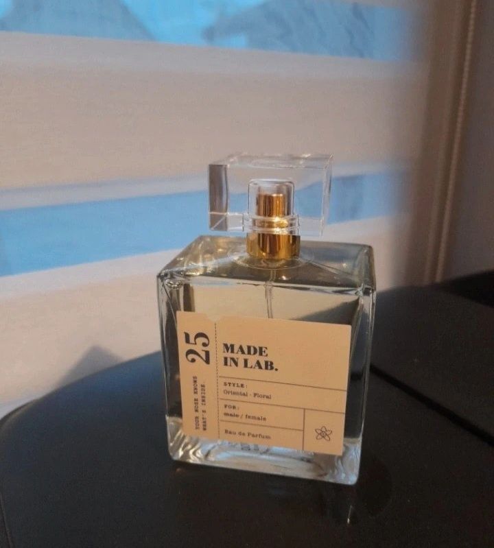 Perfumy made in lab 25
