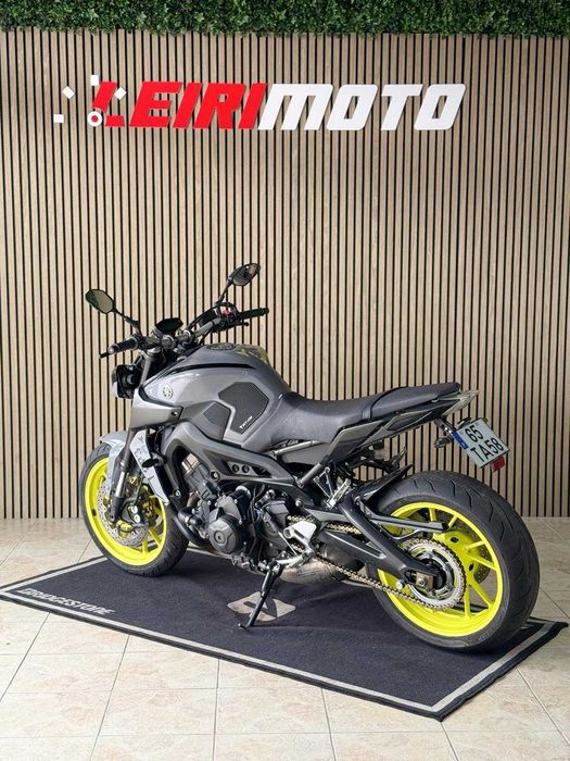 Yamaha MT-09 Night Fluo