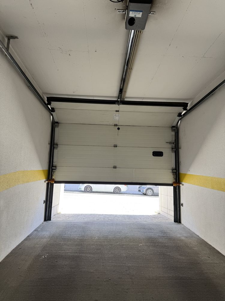 Garagem Box Fechada 44m² para Arrendamento ou Venda