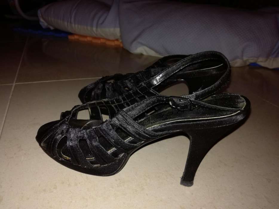 Sapatos pretos de cerimónia número 39