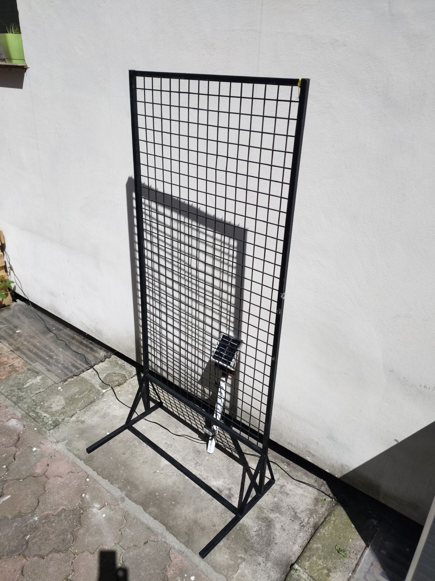 Stojak ekspozytor sklepowy krata pod haki