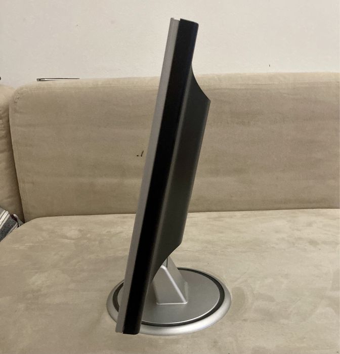 Munitor Philips LCD64584212778627122