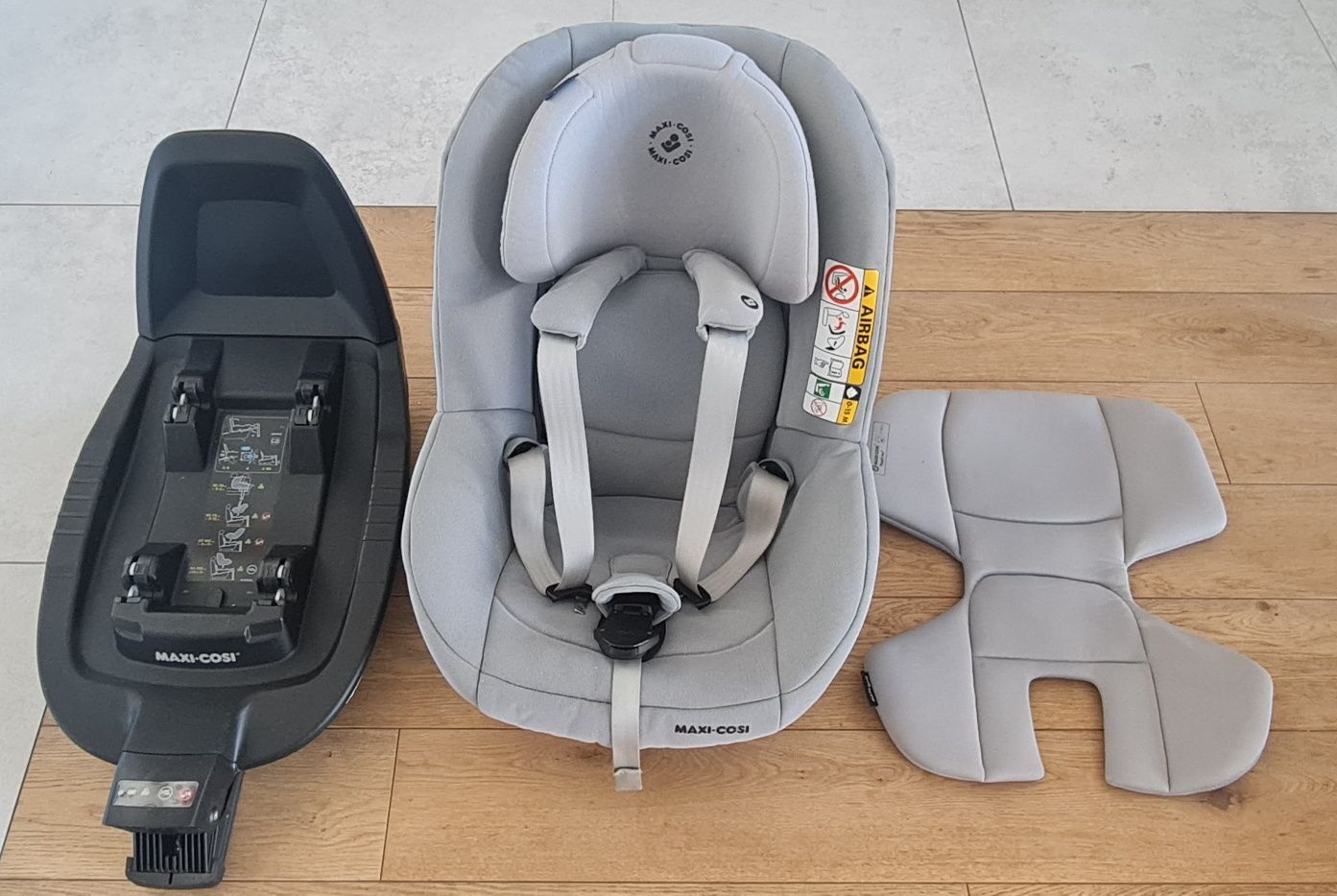 Fotelik + Baza Maxi Cosi Pearl Pro 2 I-size 3wayFix isofix
+ 
Baza Max
