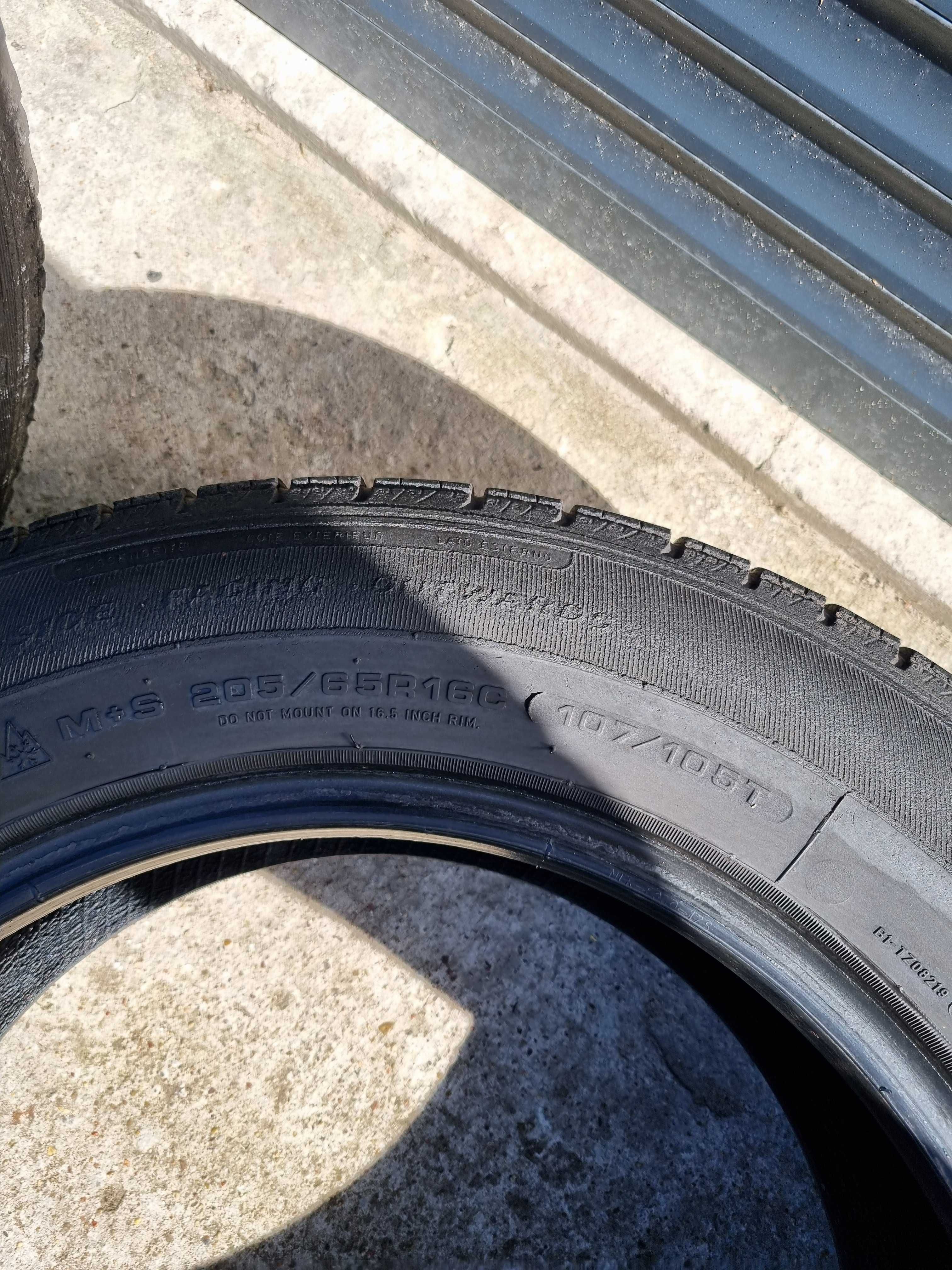 Opony zimowe GOODYEAR Cargo Vector 2 205/65 R16C DOT 2017 PARA P51