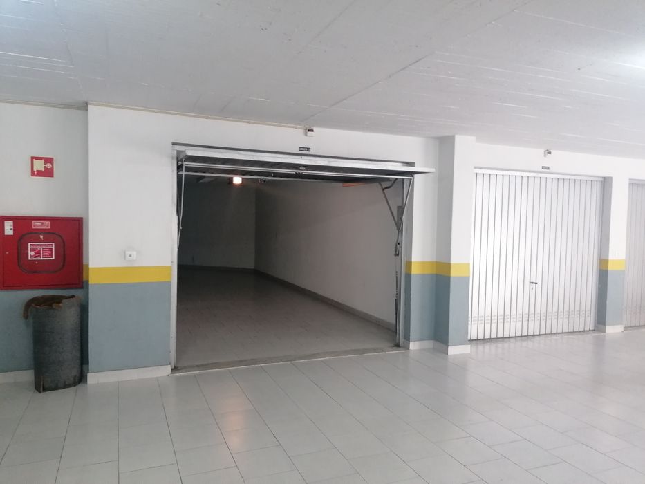 Grande Garagem fechada ou Pequeno Armazem