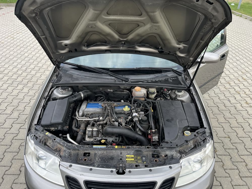 Saab 9-3 2.0t w calości na czesci lub do naprawy