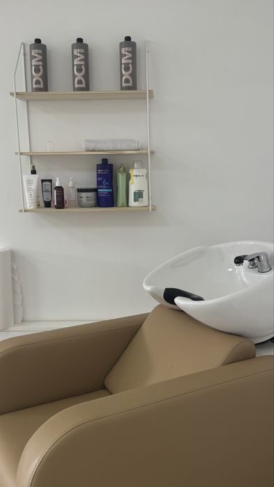 Мебель для салона. Крісло перукпрське, дзеркало