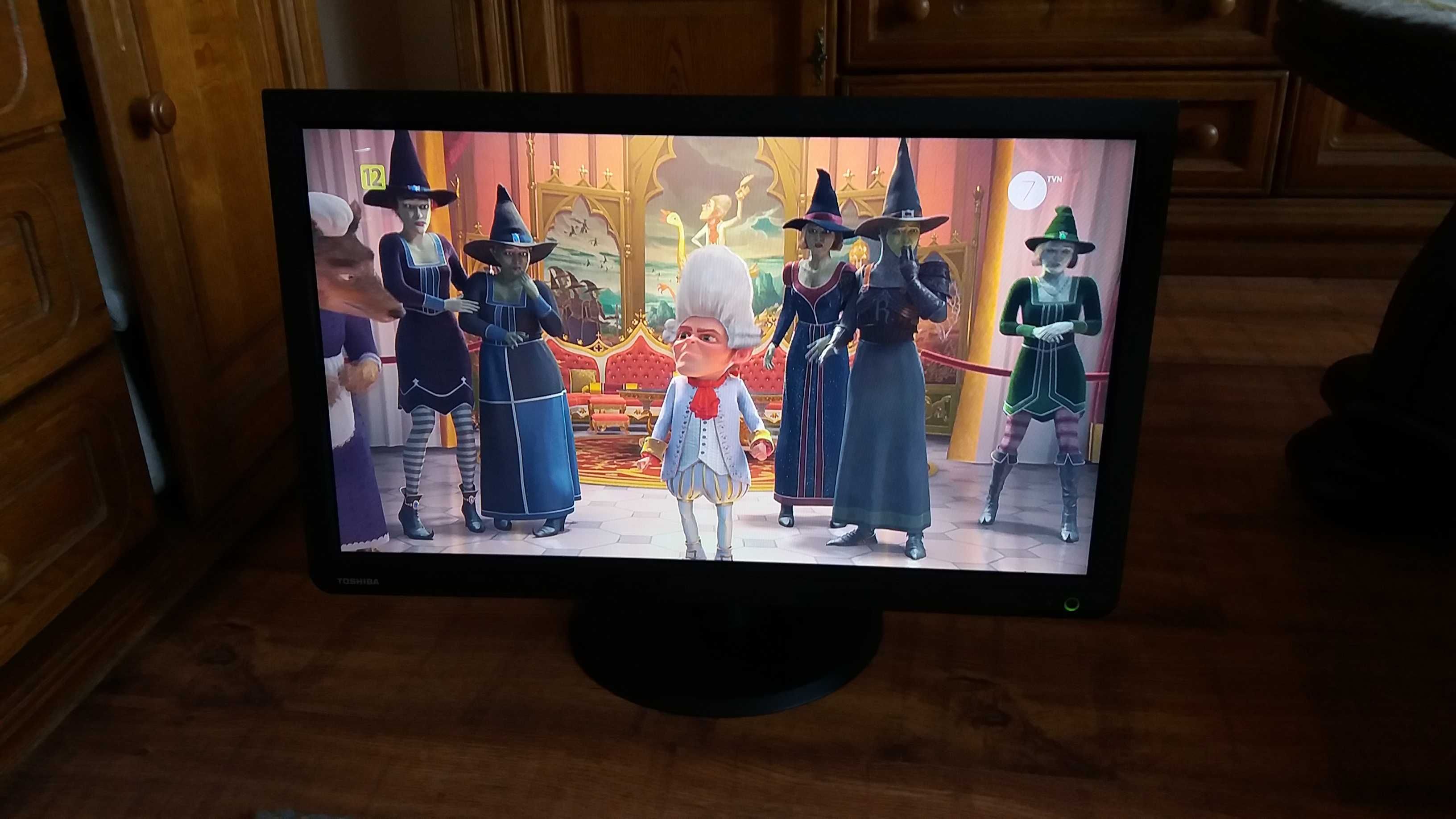 Toshiba 24" LCD Hdmi wbudowane DVD USB