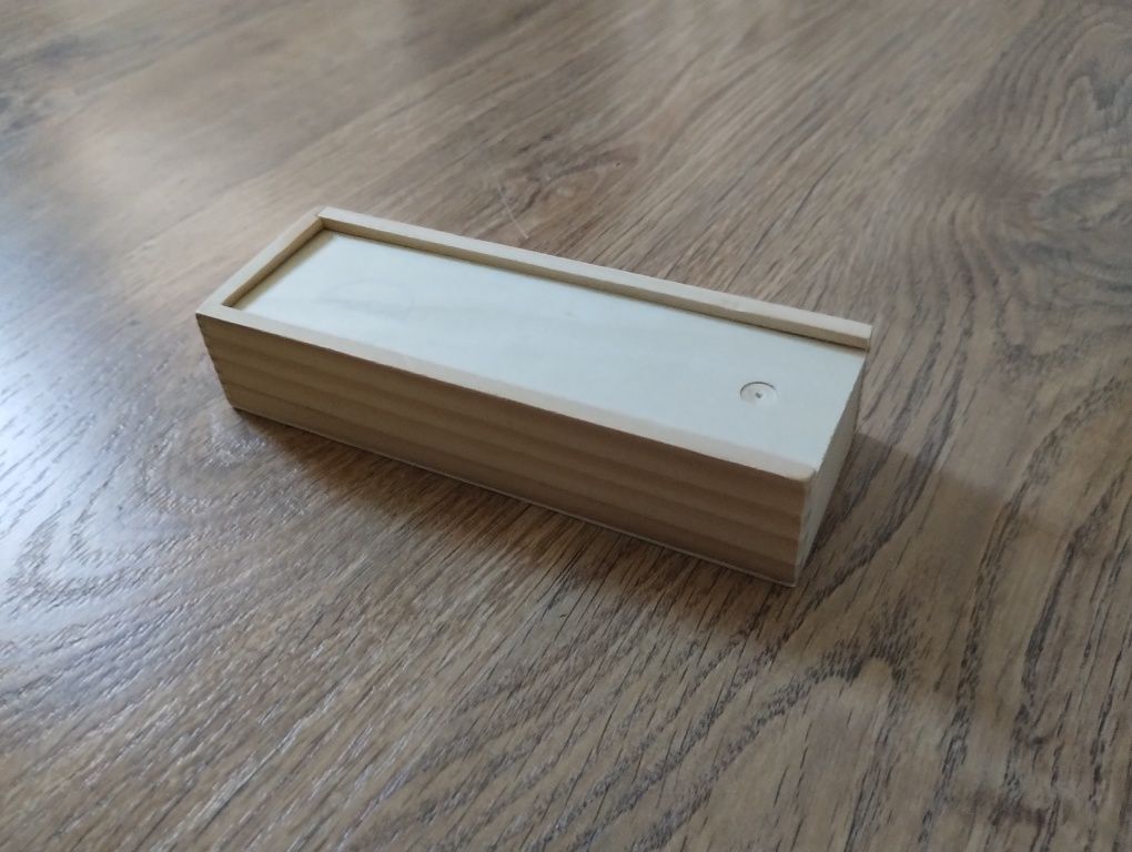 Zestaw gier takich jak domino kalambury i memory