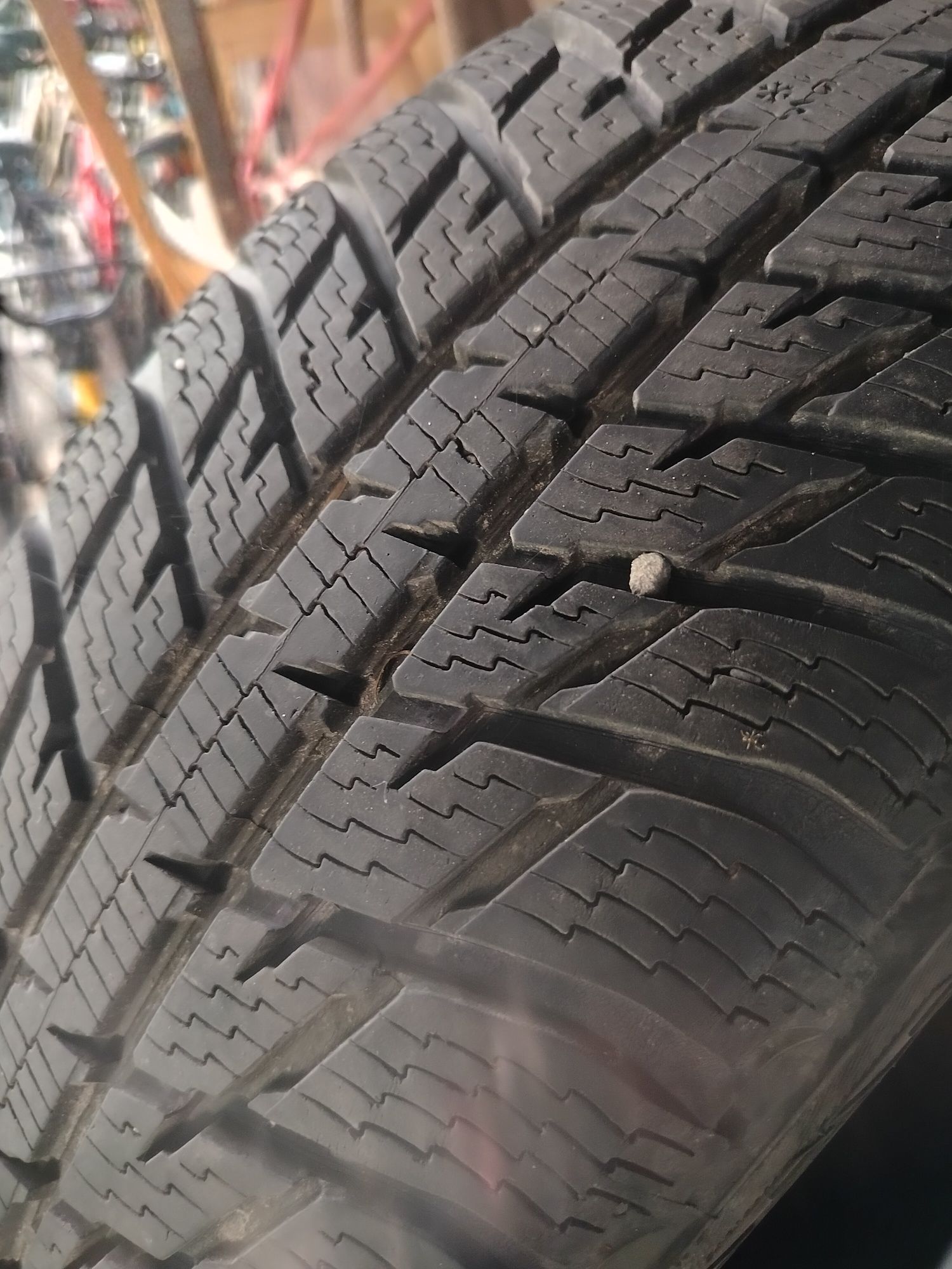 Opony zimowe 225/65/17 Nokian