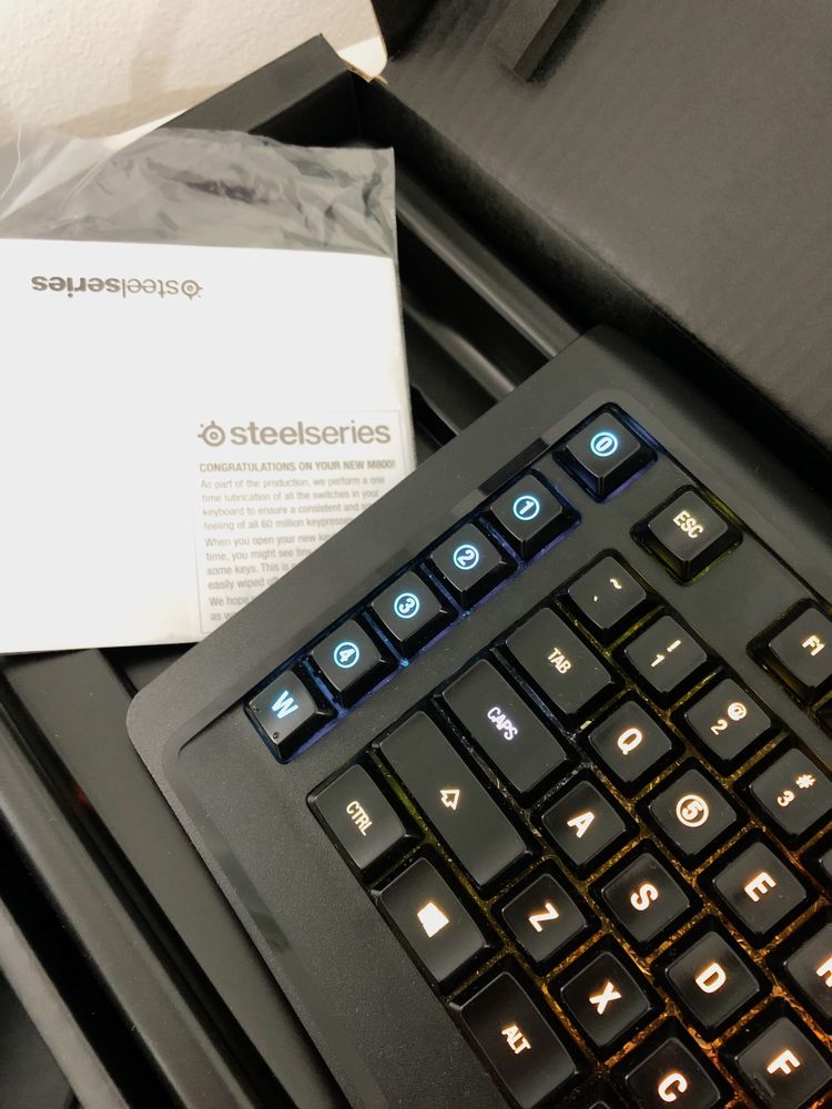 Teclado Mecânico SteelSeries APEX M800