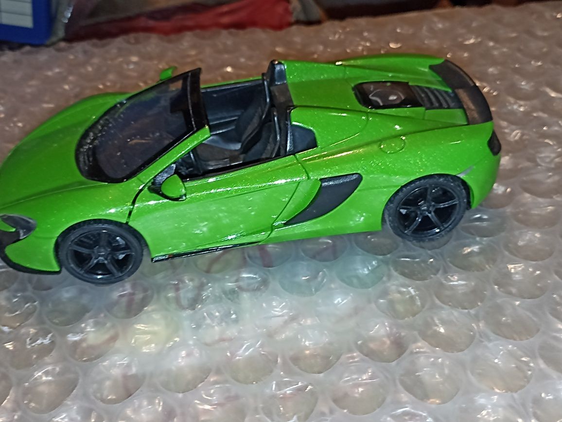 Model  motormax  McLaren 650S Spider 1 gren 1:24
(6)