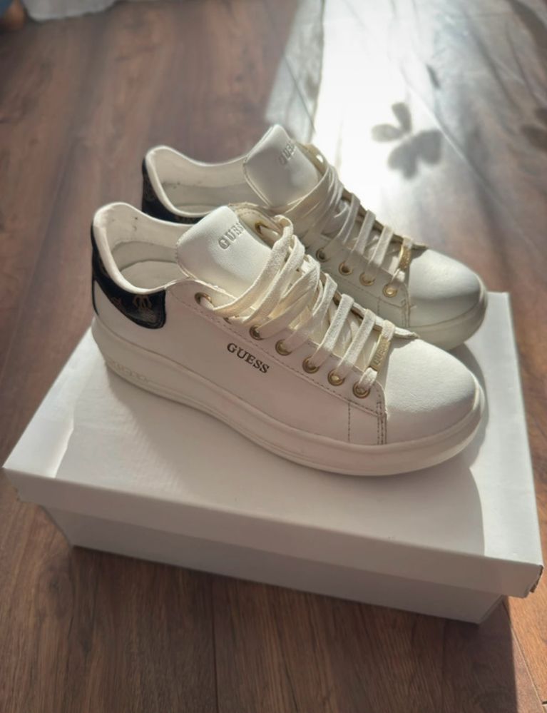 Guess Sneakersy FL8VIB LEA12 Biały