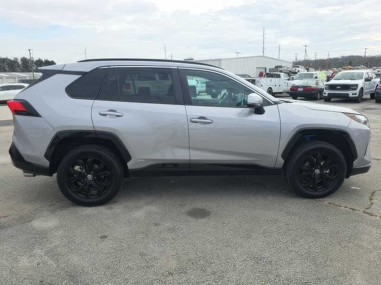 2022 Toyota RAV4 Hybrid SE