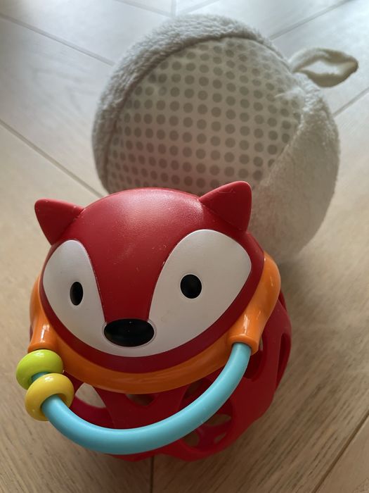 Skip Hop piłka gryzak z grzechotką Lis + piłka grzechotka pluszowa
