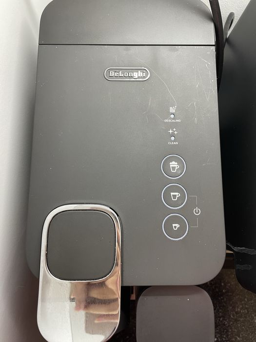 Maquina de café nespresso DeLonghi Lattissima One Evo preta