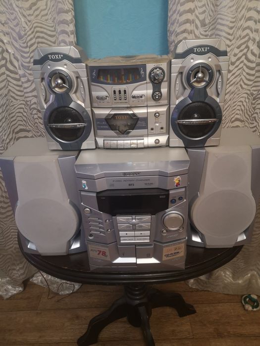 Музыкальный центр Sharp . и Тохi. Рабочие.