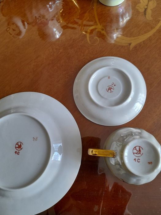 Продам сервиз фарфоровый .
