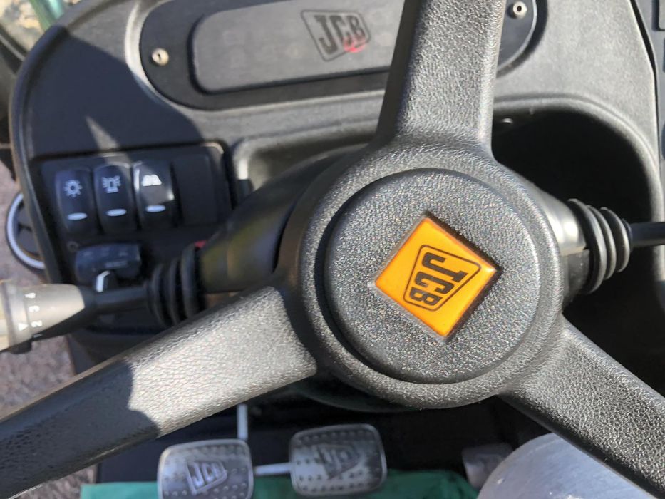 Навантажувач телескопічний JCB