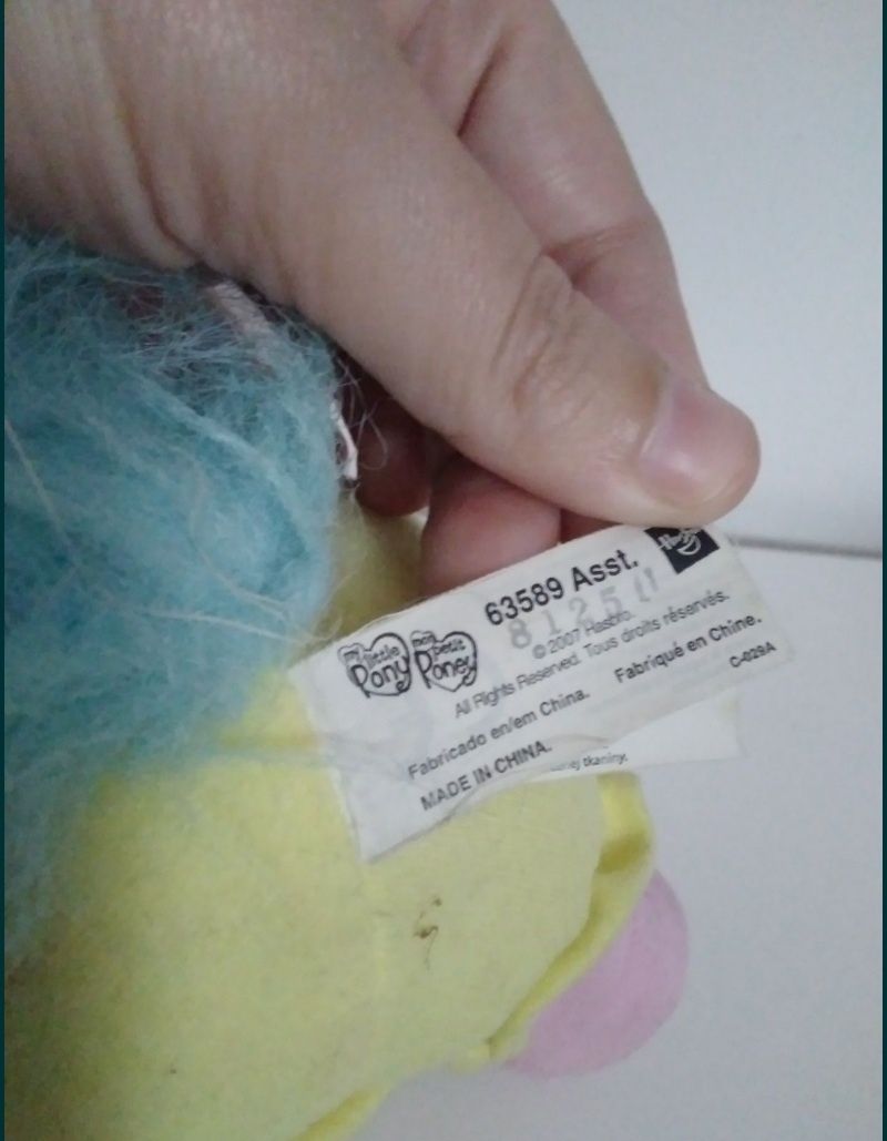 Brinquedo Pony interativo com várias falas.