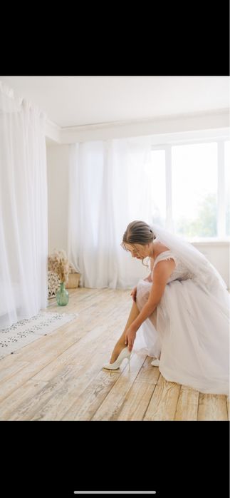 Продам весільну сукню