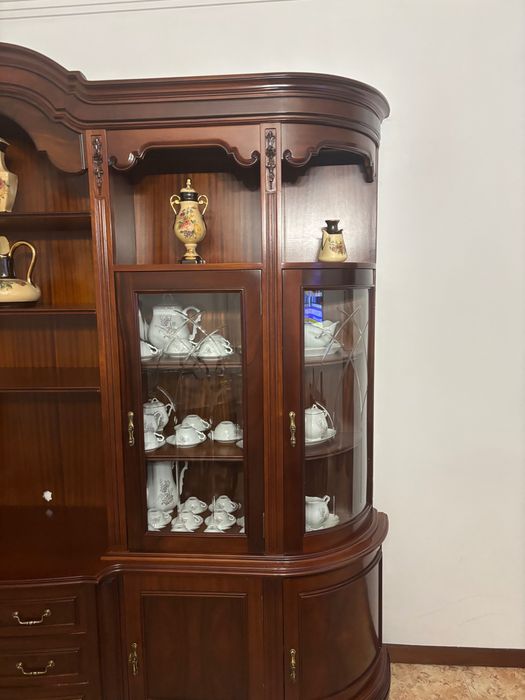 Móvel de Sala Clássico em Madeira