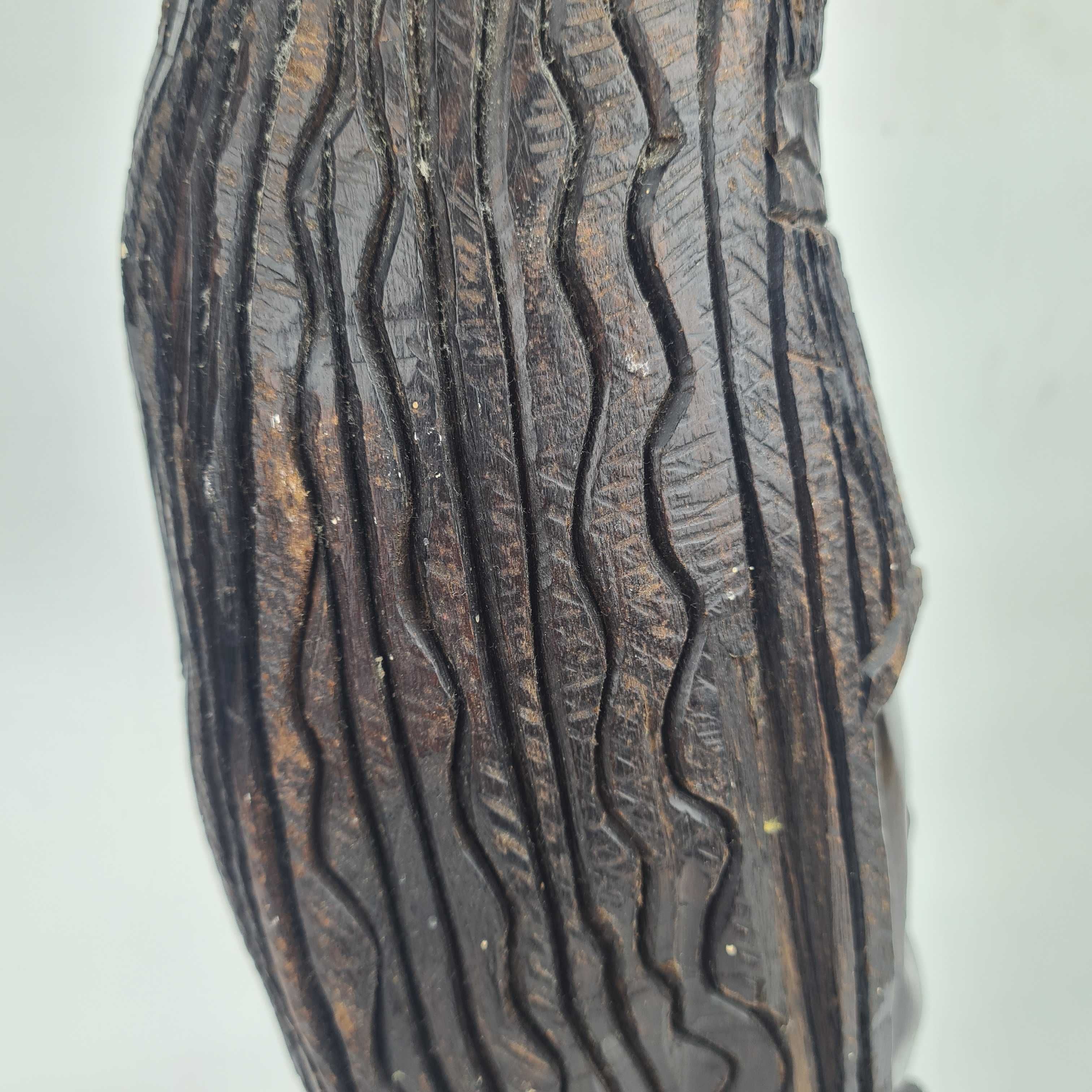 RZEŹBA drewniana z hebanu motyw afrykański wysoka na około 42cm