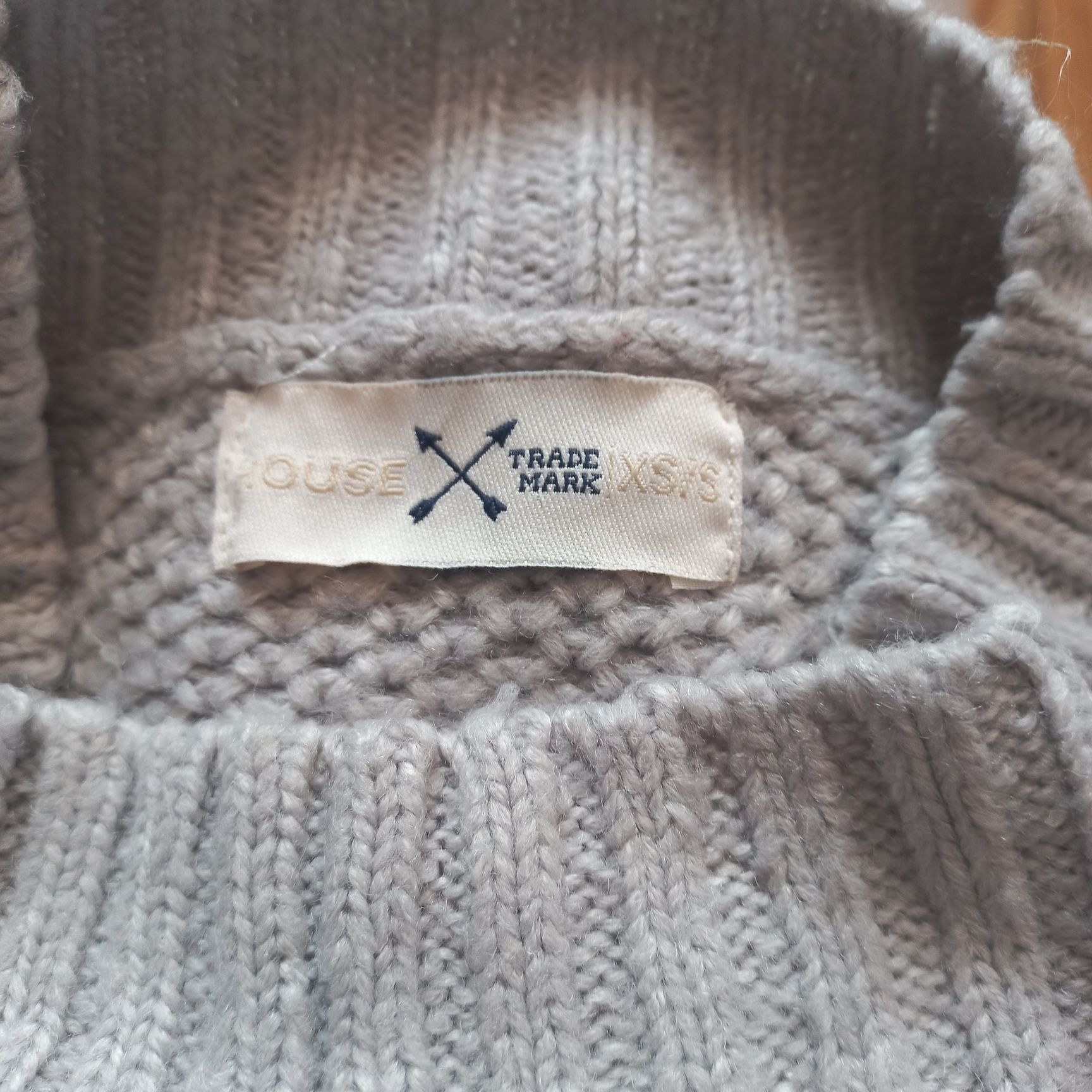Sweter damski akrylowy hause trade mark