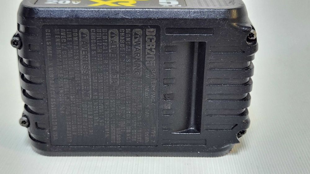 Акумулятор Dewalt DCB205 5ah 2022 рік з США оригінал