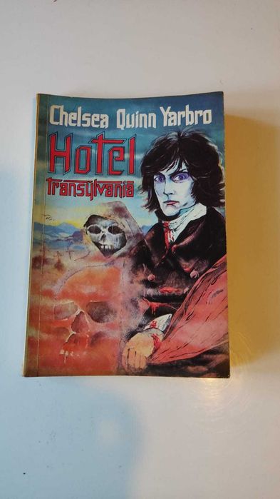 Chelsea Quinn Yarbro "Hotel Transylvania"
