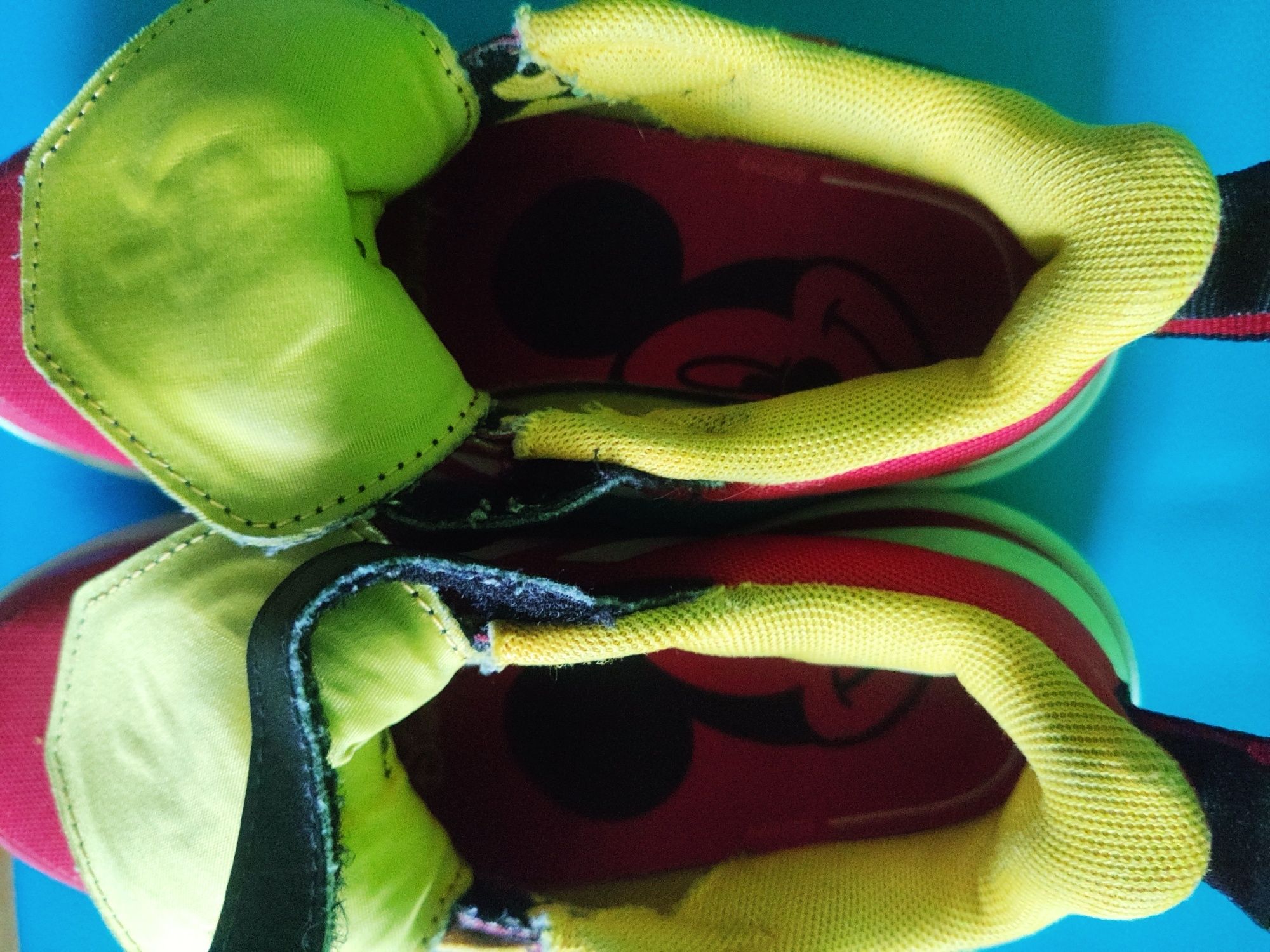 Adidasy czerwone. Rozmiar 33