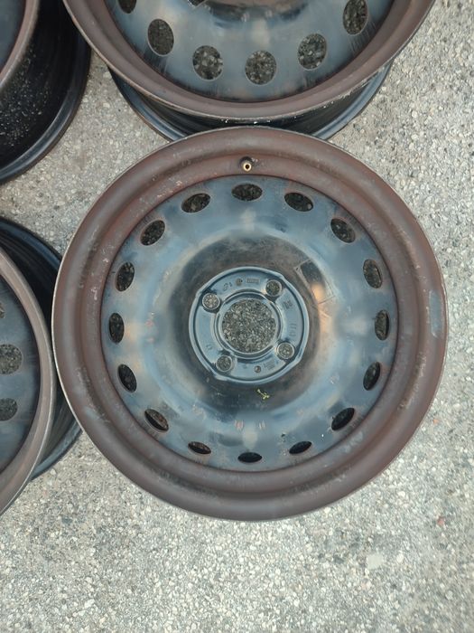 Komplet felg stalowych 15Cali 4x100 5.5 J et43 osadzenie 60