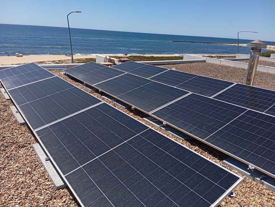 8 Painéis fotovoltaicos 61pw com bateria de 16 kWh