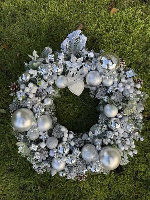 Wianki świąteczne na drzwi