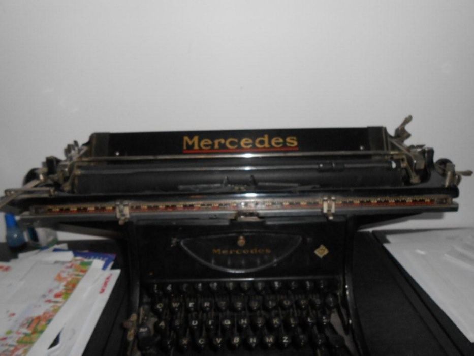 Zabytkowa maszyna do pisania MERCEDES z wymiennymi koszami
