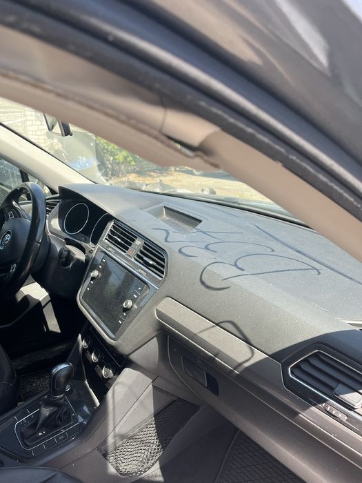 Торпедо передняя панель с AIRBAG vw tiguan 2/ 2018 / allspace