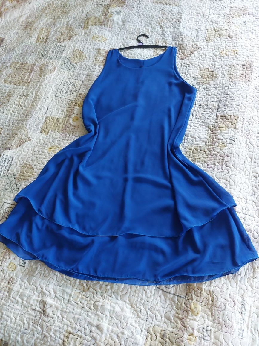Niebieska sukienka tiulowa zwiewna