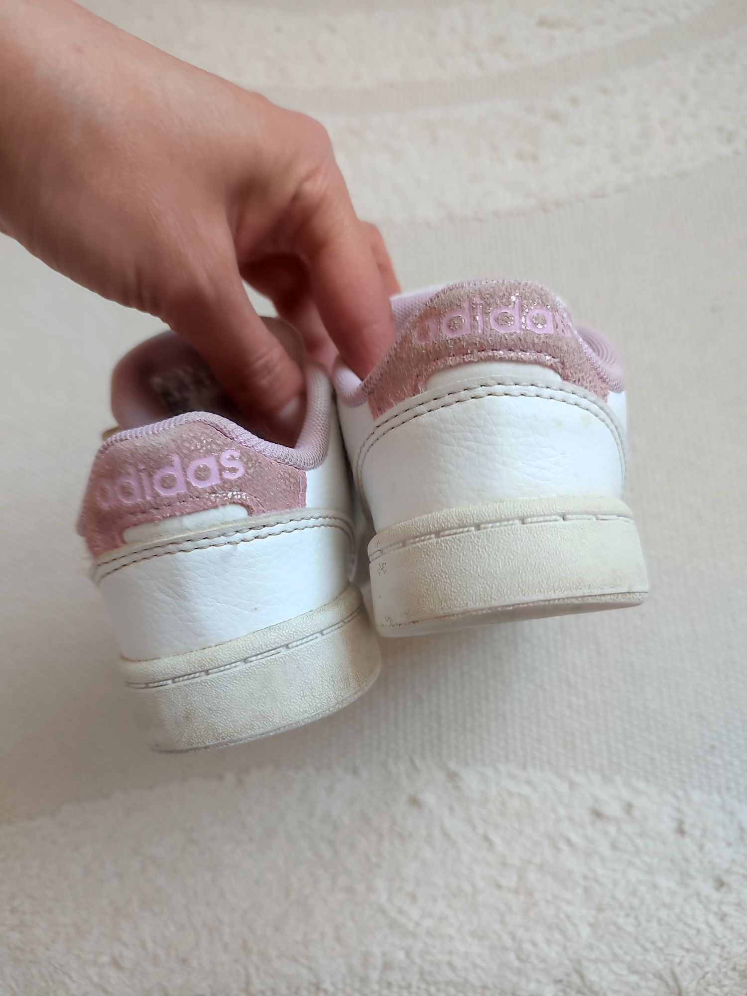 Buciki Adidas 26 białe na rzepy dla dziewczynki