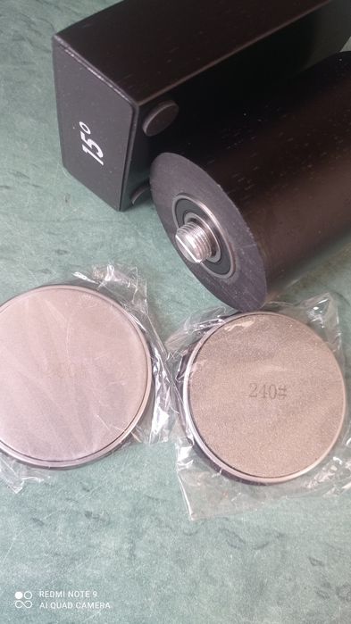 Роликовая точилка для ножей.