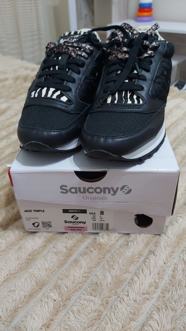 Жіночі кросівки saucony