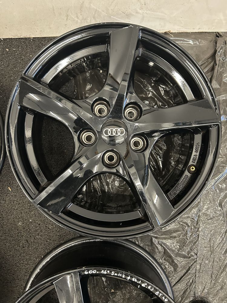 600 Felgi Aluminiowe AUDI R 16 5x112 otwór 57,1 Bardzo Ładne Czarne