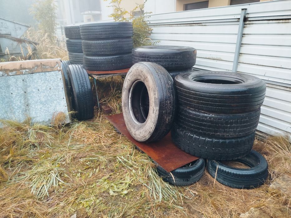 Oddam za darmo 16 szt. dużych opon. Może komuś się przyda.