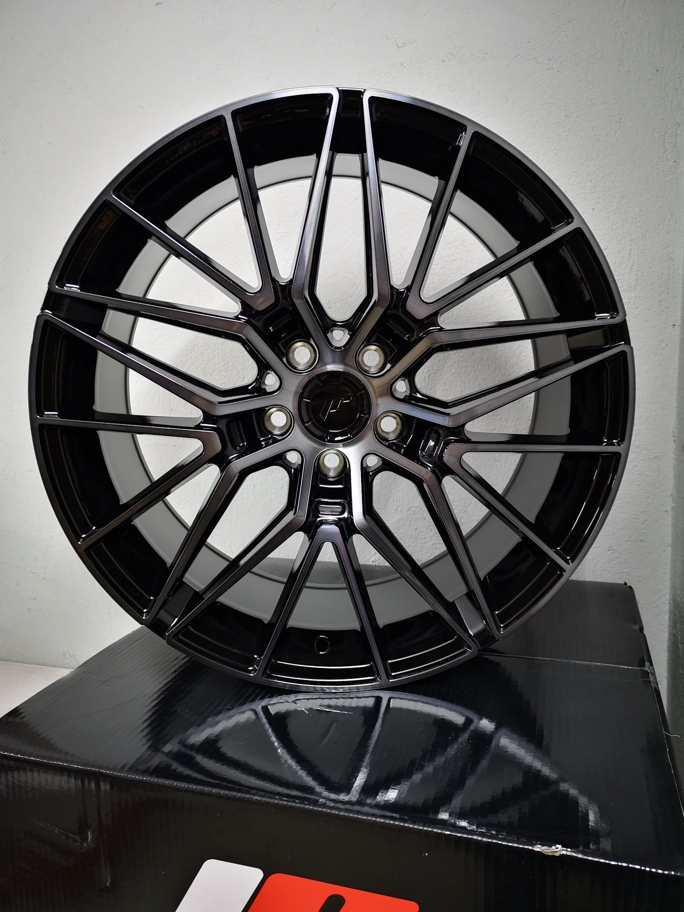 Felgi Japan Racing JR38 19" 8,5J 5x112 Audi A4 A5 A6 A7