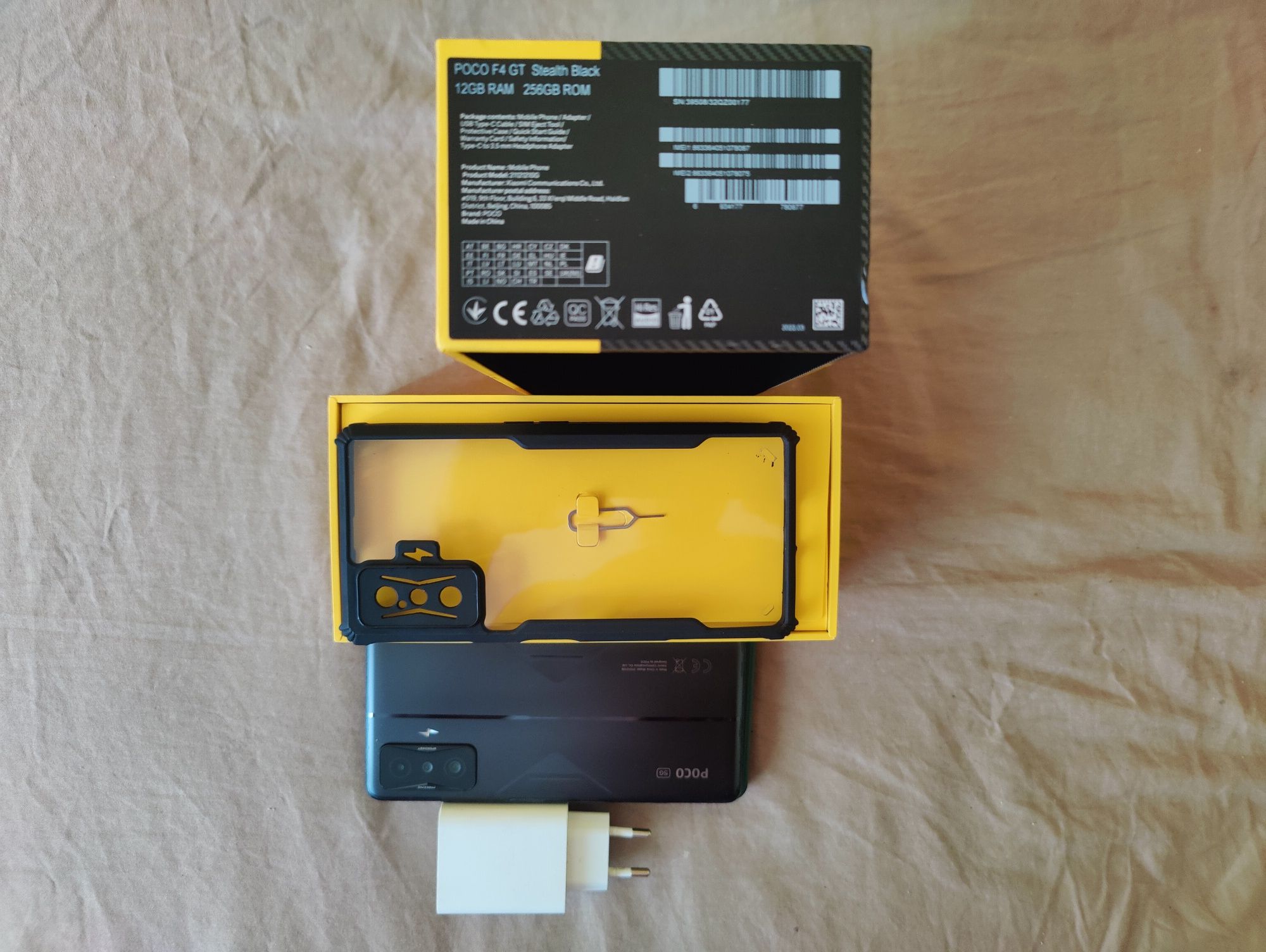 Sprzedam gamingowy smartfon Xiaomi Poco F4 gt. 12/256. Stan BDB