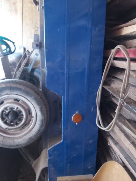 Прицеп автомобільний