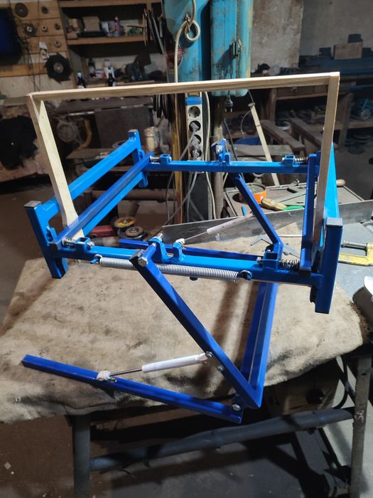 Універсальний кондуктор для збивання бджолиних рамок...