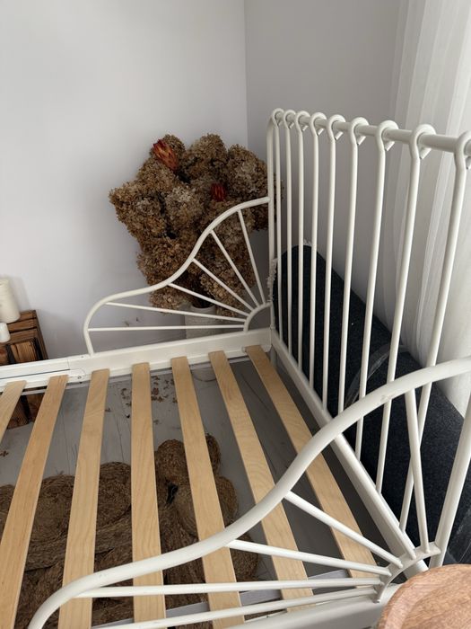 Ikea Minnen łóżko rosnące razem z dzieckiem białe metalowe