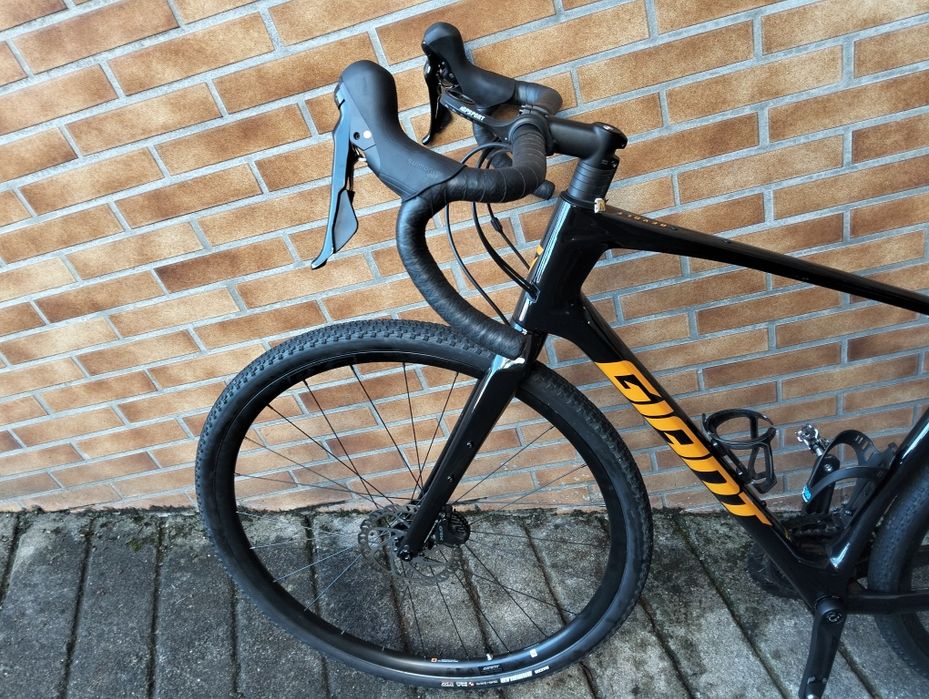 Vende se Gravel Giant carbono