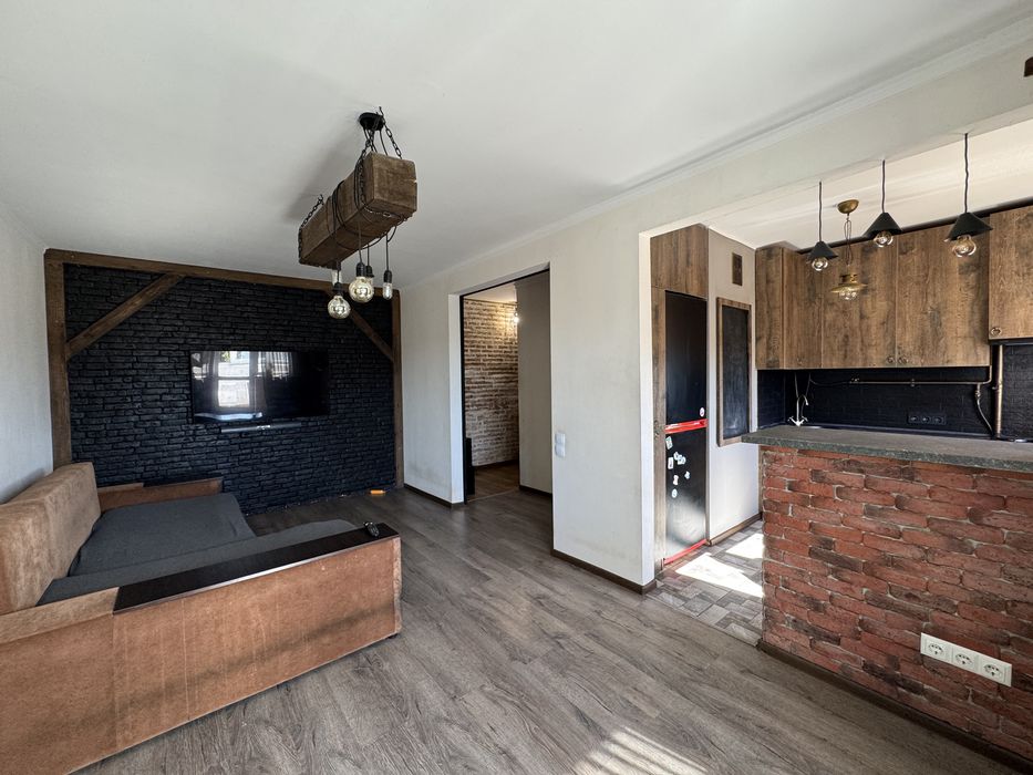 Затишна 2-кімнатна квартира 45 м², 3 поверх, вул. Довженка( Толстого)