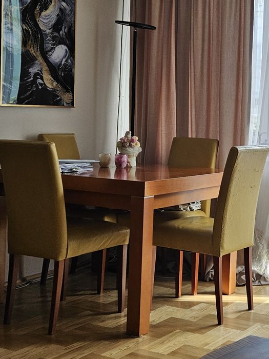 Sprzedam stół z krzesłami